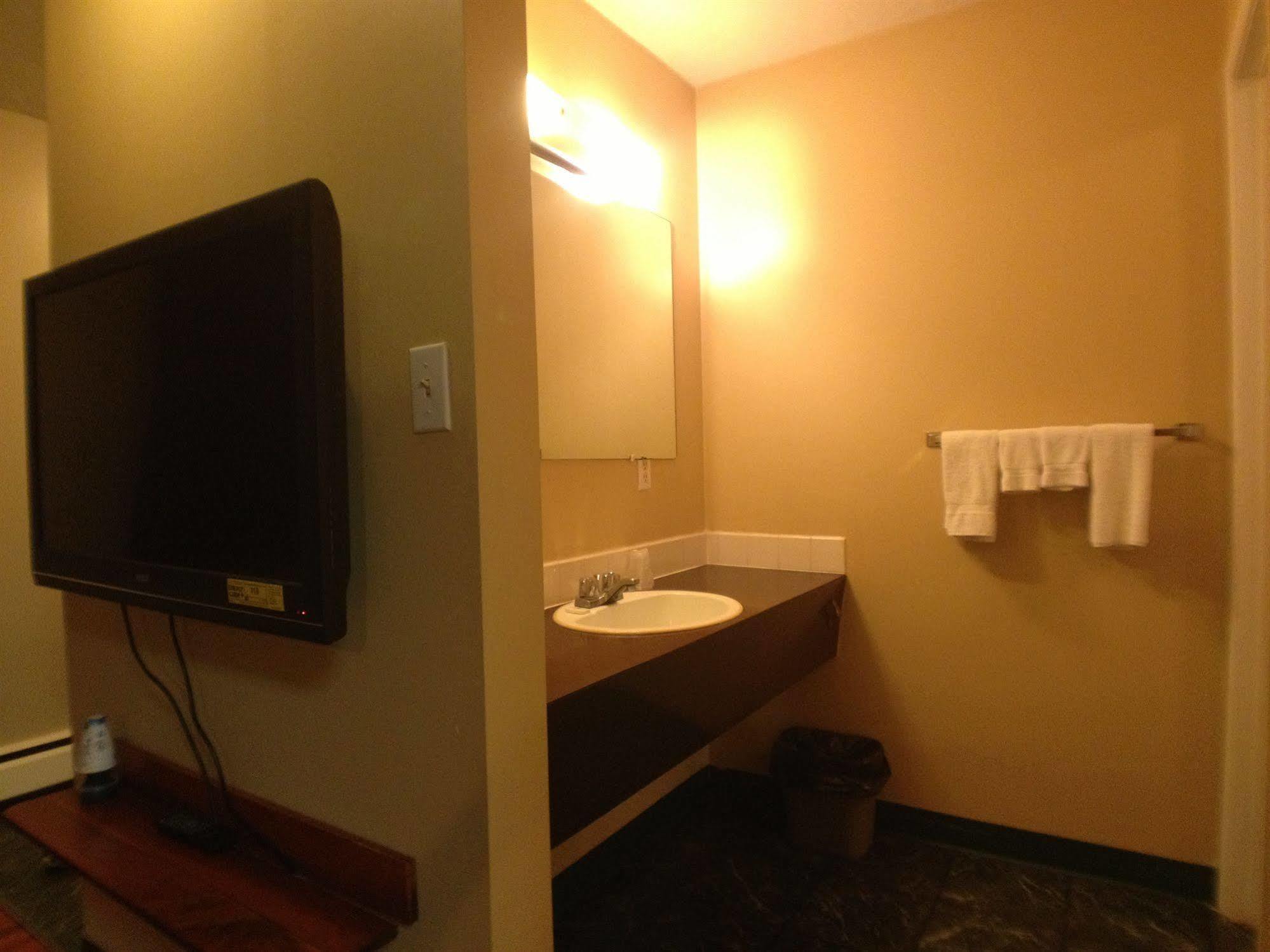Galaxy Motel St. Paul Εξωτερικό φωτογραφία