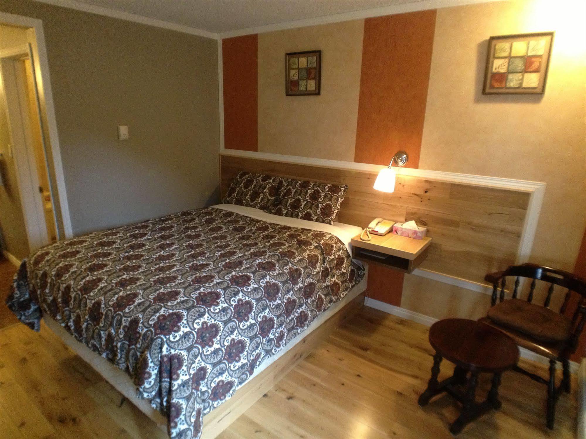 Galaxy Motel St. Paul Εξωτερικό φωτογραφία